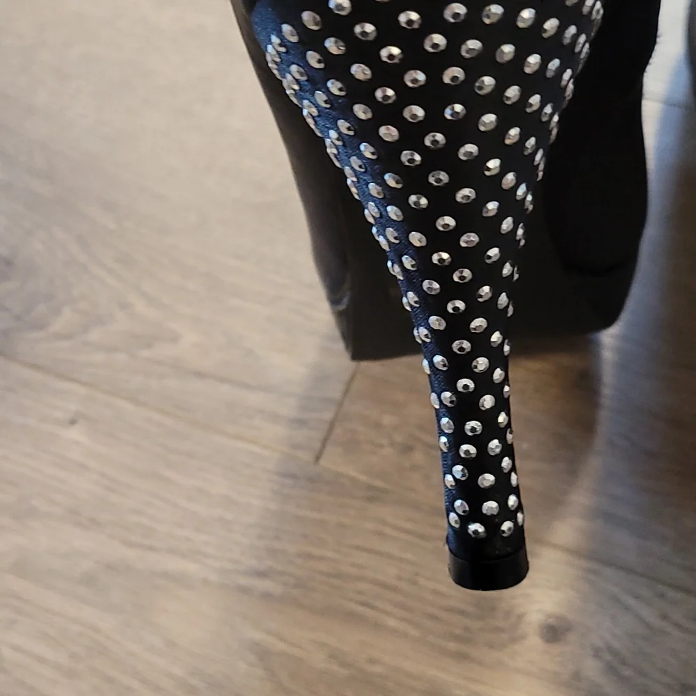 Shoes - Picture 6 of 7